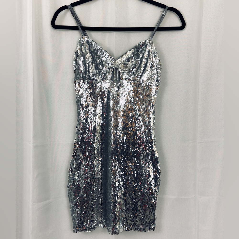 Shiny Silver Sequin Bodycon Sheath Mini Dress with Keyhole & Crystals Small NWT - Picture 2 of 12